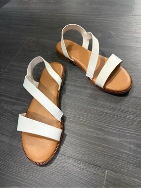 Cynthia Rowley White Strappy Flat Sandals with Tan Footbed